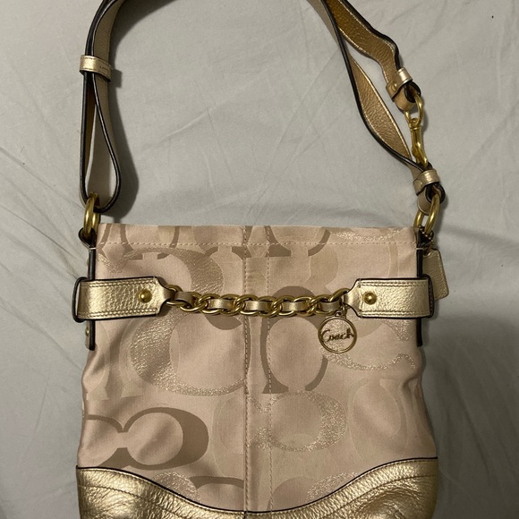 Coach signature gold chain crossbody/shoulder bag - Picture 2 of 9